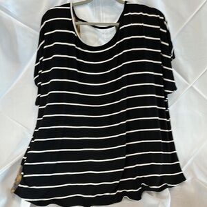 NWT Day trip SS kit top, black and white and leopard print open in back